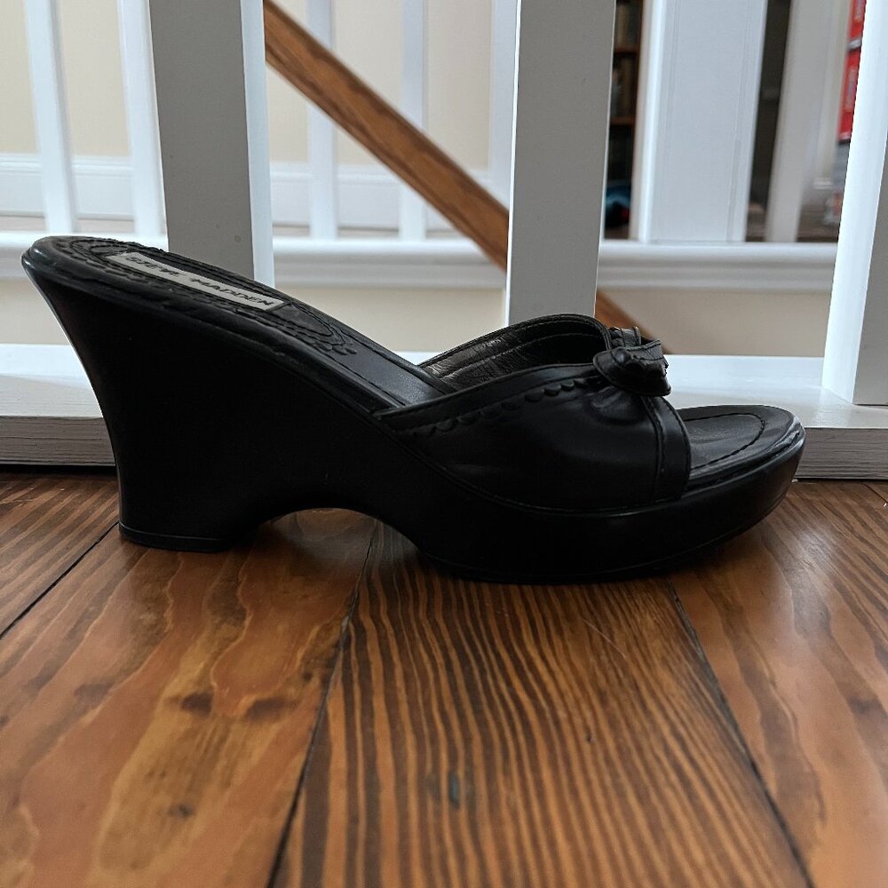 Black Steve Madden Heel